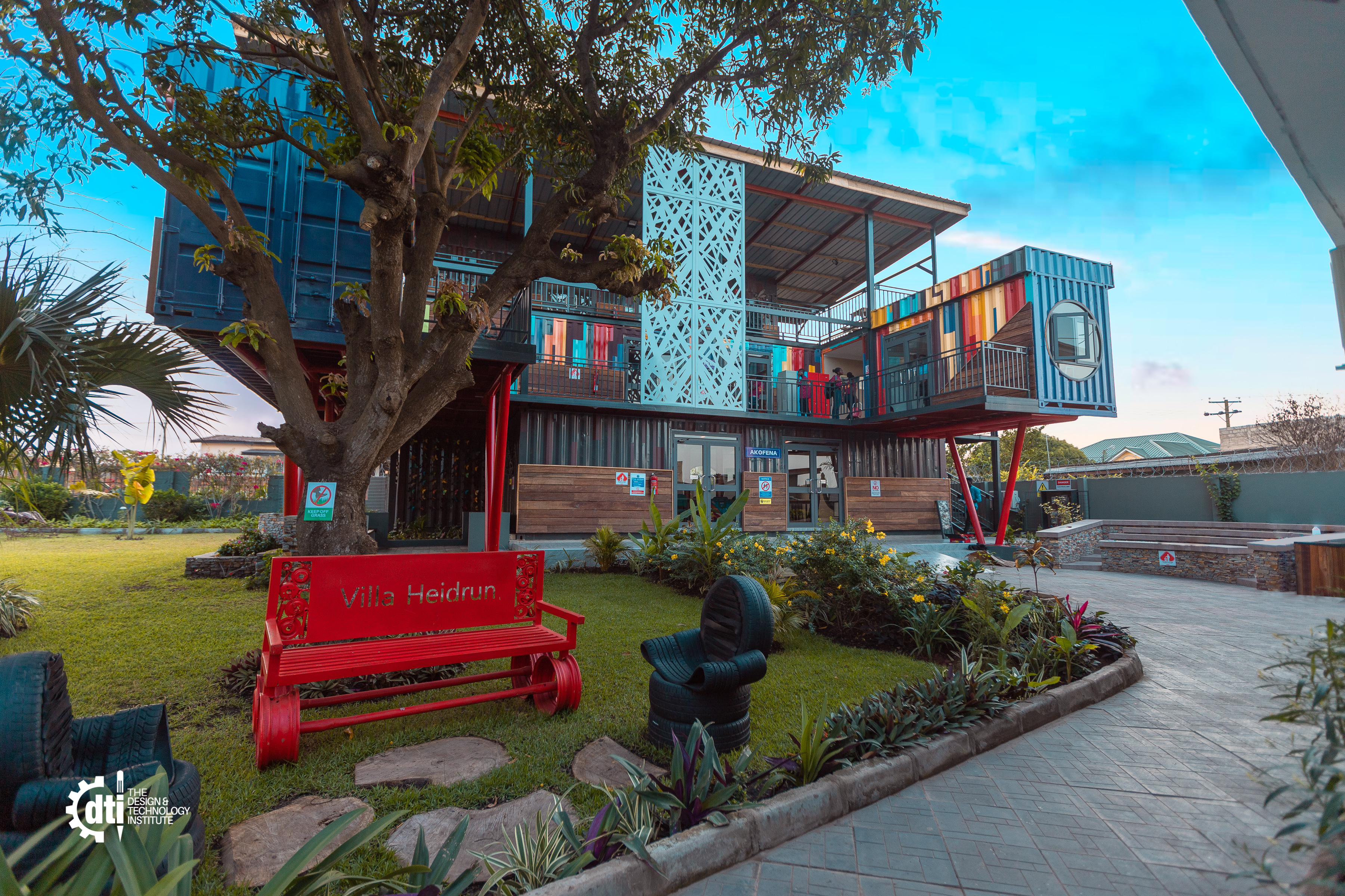 Container architecture project by Accents & Arts